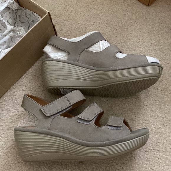 Clarks wedge sandals - Picture 3 of 4